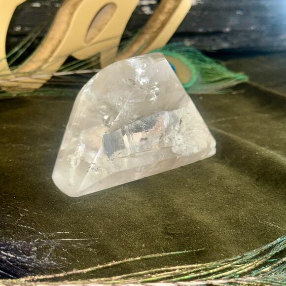 Premier Brazilian Clear Quartz Showcase Piece – 368 g, 4.5″ × 3″ - Picture 4 of 7